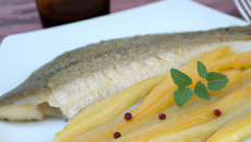 Filets de carpes préparés à la bière et au fumet de poissons