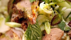 Petite salade d'agneau et de brebis aux herbes folles...