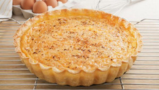 Tarte colorée, saumon, brocoli et carottes