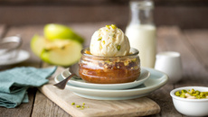 Crumble aux pommes caramélisées, glace nougat