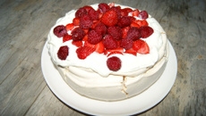 Pavlova aux fruits rouges.... d'été !
