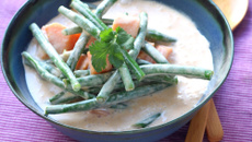 Curry thaïlandais de patate douce et haricots verts