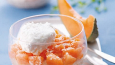 Verrine de perles du Japon et dés de melon charentais jaune