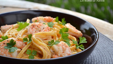 Pâtes linguine aux crevettes, sauce crémeuse à l'ail, paprika fumé et citron