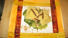 Ravioles de papillon sur lit de courgette