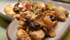 Fricassée de dinde aux pommes et aux noix et sa sauce à la crème