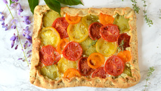 Pizza rustique à la tomate et au thym