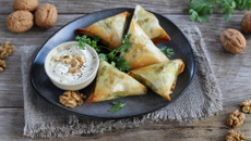 Samoussas au four au poulet et Noix du Périgord AOP