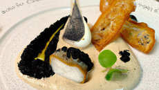 Cabillaud au caviar d'aubergine, huîtres de Normandie frites, crème de vodka