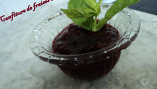 Confiture de fraises à la menthe fraîche