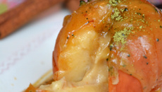 Pommes confites à la cannelle, à la vanille et à la purée d'amande - Sauce caramélisée au thé matcha