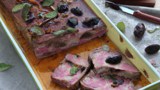 Terrine Tupperware de canard aux pruneaux