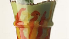 Soupe glacée aux avocats et aux poivrons