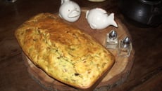 Cake aux oignons, ricotta et aux herbes