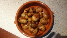 Pommes de terre grenailles sautées au persil et à l'ail