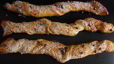 Sacristains amandes, éclats de praline et pépites de chocolat