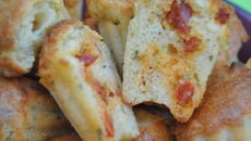 Bouchées cannelés au chèvre frais et chorizo