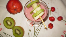 Smoothie aux kiwis  cerises et poires