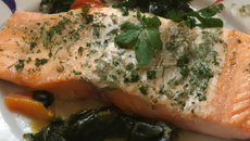 Côtelette de saumon mi-fumé à la Normande