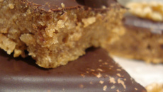 Carrés aux noix et coque au chocolat