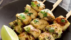 Brochettes de poulet au citron et aux herbes