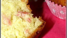 Muffins salés jambon-parmesan et oignons confits.