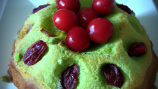 Moelleux géant à la pistache et aux cerises