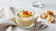 Potage de chou-fleur et chantilly au curry