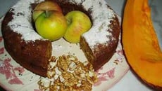 Gâteau au potimarron, noix et pommes