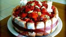 Charlotte aux fraises, rose et litchi