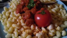 Coquillettes à la tomate et Vache qui rit