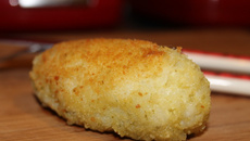 Croquettes de Risotto au parmesan, pesto au basilic et cœur fondant au comté.