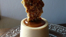 Pannacotta à la confiture de lait et sa nougatine croquante