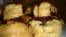 Religieuses à la crème vanille et au chocolat