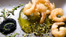 Tempura de crevettes, gelée au thé matcha