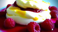 Crème de mascarpone au citron et coulis de framboises