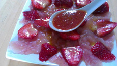 Carpaccio de thon et fraises