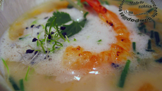 Soupe de courge et gambas à l'émulsion de coco