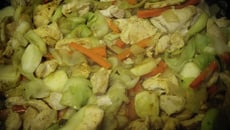 Emincé de poulet aux tagliatelles de courgettes