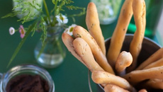 Gressins au petit épeautre, thym et tahin