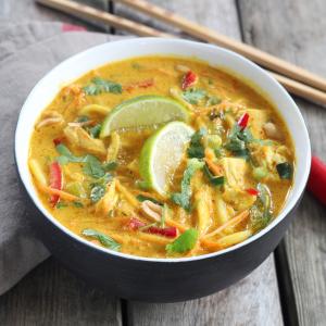 Bouillon de Ramen Thaï au poulet