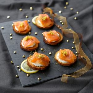 10 recettes au saumon fumé faciles mais festives pour le menu de fêtes