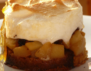 Recette Pommes Meringuees Sur Nid D Epices Et Leur Creme Anglaise A L Anis Vert 750g