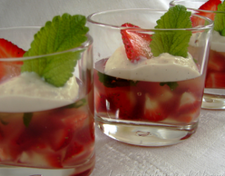 Recette Fraises En Gelee De Melisse Et Sa Creme De Tofu Vanillee 750g