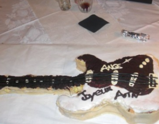 Recette Gateau D Anniversaire En Forme De Guitare 750g