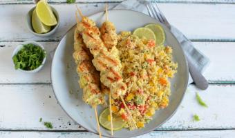 La recette pour votre prochain barbecue : nos brochettes de poulet au citron vert et au thym vont régaler tout le monde, voici comment faire !