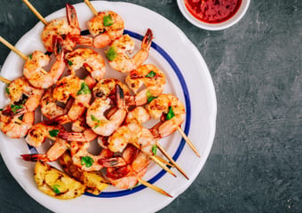 Apéro d'été : l'astuce toute simple pour régaler tout le monde avec des crevettes à moins de 5 euros