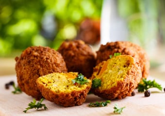 Laurent Mariotte remplace les pois chiches par cet ingrédient inattendu pour ses irrésistibles falafels