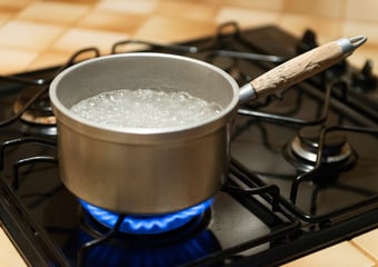 Casserole qui déborde : pourquoi ce couvercle en silicone « magique » est une mauvaise idée