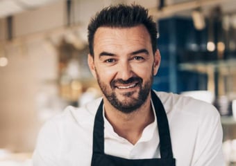 “Ils n’y avaient pas cru” : Cyril Lignac révèle que M6 avait d'abord refusé l’idée de Tous en cuisine, avant un bouleversement qui a tout changé